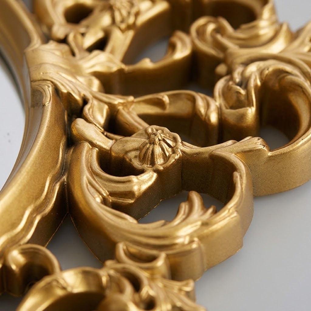 Cadre en résine dorée du miroir mural baroque Joséphine, motifs floraux sculptés